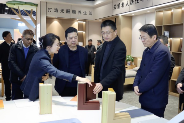 安徽省住房和城鄉(xiāng)建設(shè)廳黨組成員、副廳長趙新澤到海螺考察調(diào)研 (對外發(fā)布)(1)710 安徽省住房和城鄉(xiāng)建設(shè)廳黨組成員、副廳長趙新澤到海螺考察調(diào)研 (對外發(fā)布)(1)710