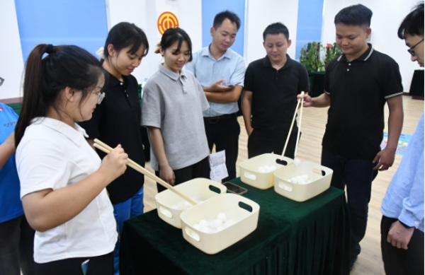 20251001 最美中國紅！海螺新材各單位國慶氛圍已“拉滿”975